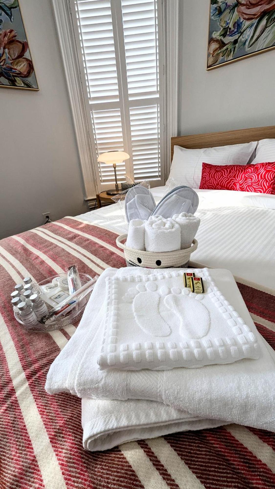 Cozy With Private Kitchen, Private Bathroom Homestay Toronto